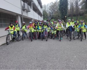 alunni in bicicletta