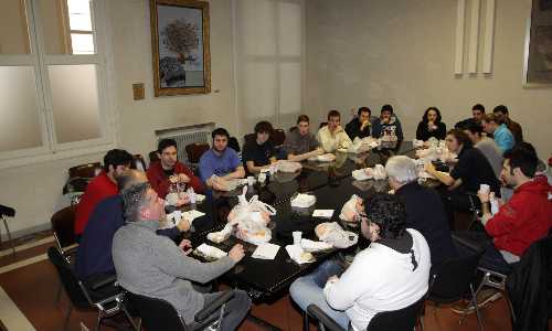 Volontari a pranzo in Comune