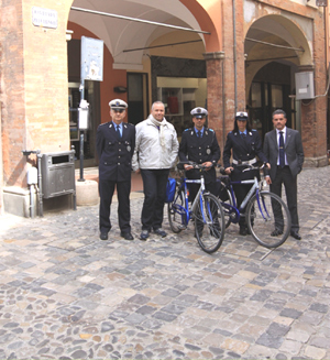 l'ispettore Fabio Rinaldi, l'Assessore alla Sicurezza Ivan Piraccini, gli agenti Umberto Ulivi e Silvia Angeli, il Sindaco Paolo Lucchi