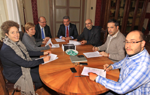 una foto dell'incontro per la firma