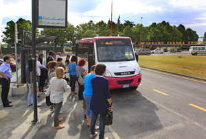 un'immagine del primo giorno di attività dei nuovi bus