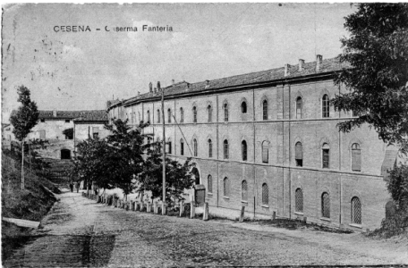 La Caserma di Fanteria "Ordelaffi"  (ora sede Municipale) e la via Malatesta Novello