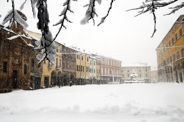 Tormenta su Piazza del Popolo