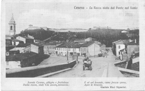 La discesa dal Ponte Vecchio e il Borgo di San Rocco, con la Rocca Malatestiana sullo sfondo