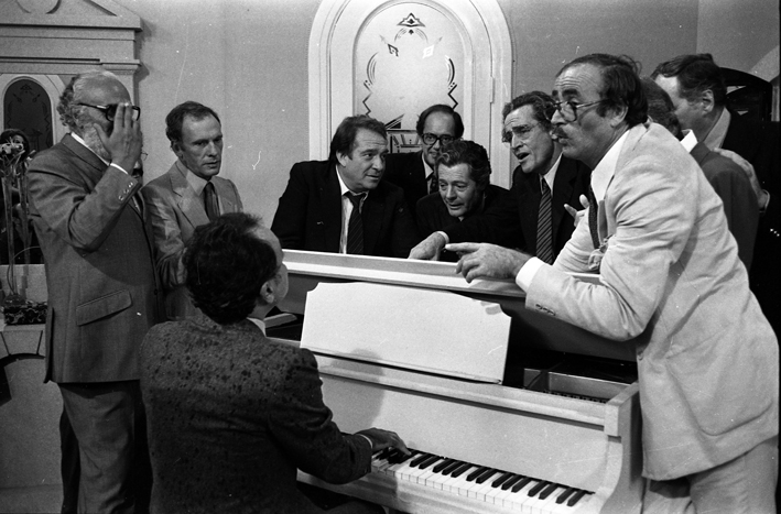 La terrazza (1980). Remo Remotti, Jean-Louis Trintignant, Ugo Tognazzi, Ugo Gregoretti, Marcello Mastroianni, Vittorio Gassman [ph. Paul Ronald]