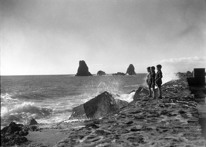 La terra trema (1948). Una scena [ph. Paul Ronald]