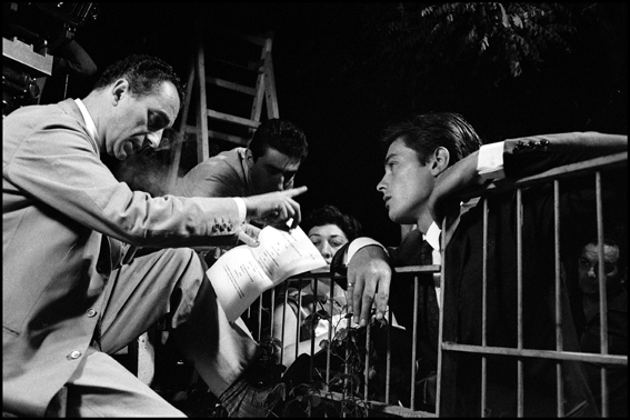 Alain Delon, L’eclisse di Michelangelo Antonioni (1962) con Michelangelo Antonioni [ph. Vittorugo Contino]