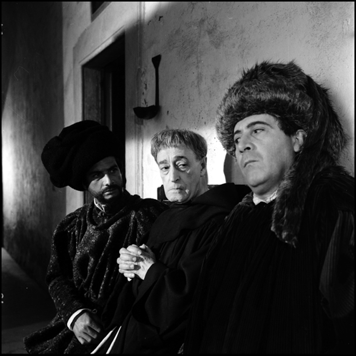La mandragola di Alberto Lattuada (1965) con Jean Claude Brialy, Romolo Valli [ph. Divo Cavicchioli]