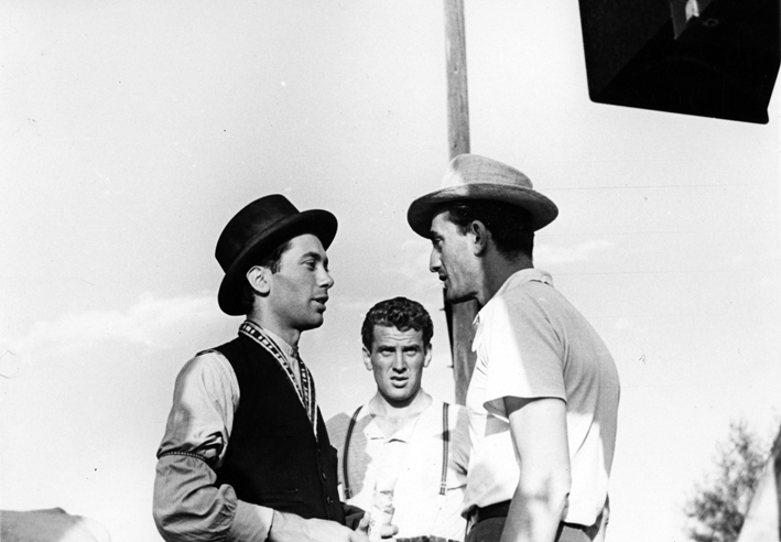 Ossessione (1943). Elio Marcuzzo, Massimo Girotti, Luchino Visconti [ph. Osvaldo Civirani]