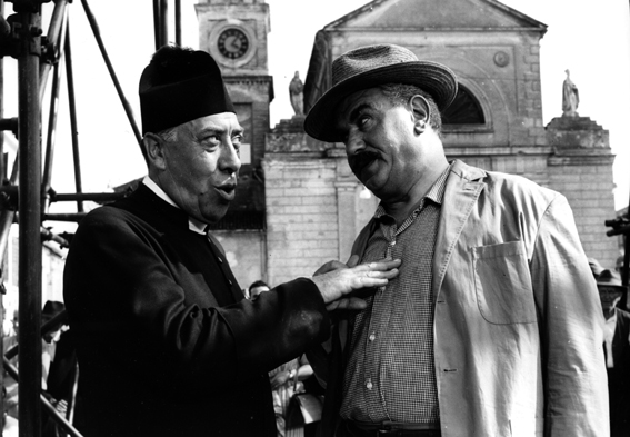 Fernandel, Don Camillo monsignore ma non troppo di Carmine Gallone (1961) con Gino Cervi [ph. Osvaldo Civirani]