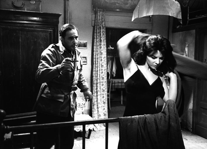 Era notte a Roma (1960). Leo Genn, Giovanna Ralli [ph. Vittorugo Contino]