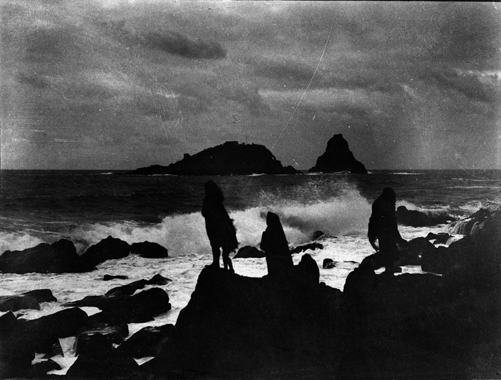 La terra trema (1948). Una scena [ph. Paul Ronald]